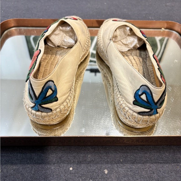 Gucci Cream and Red Floral Espadrilles - Picture 2 of 3